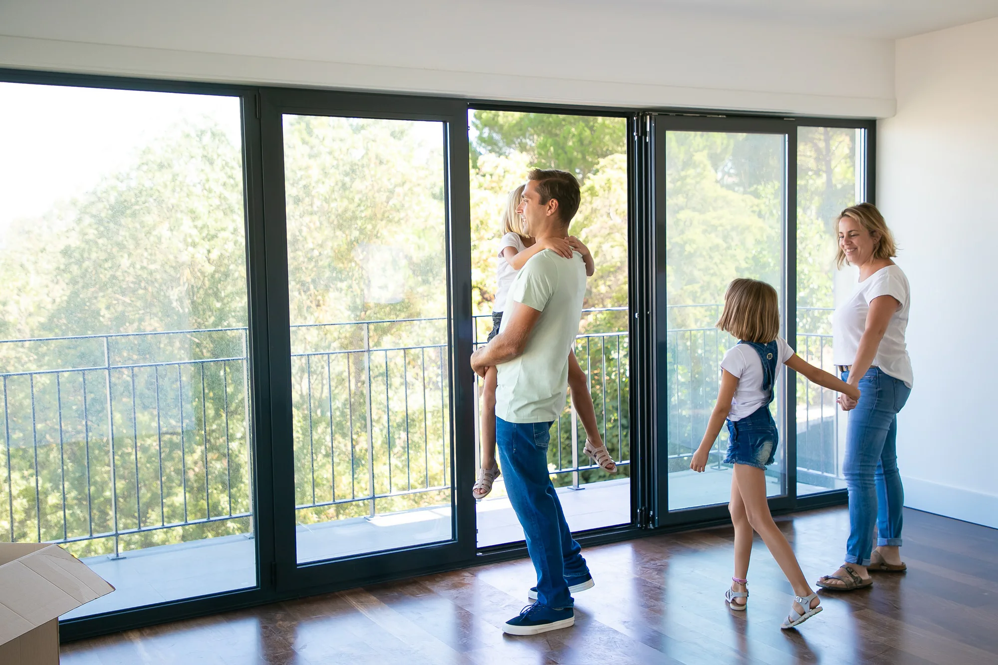Farblich abgestimmte Fenster und Fassade